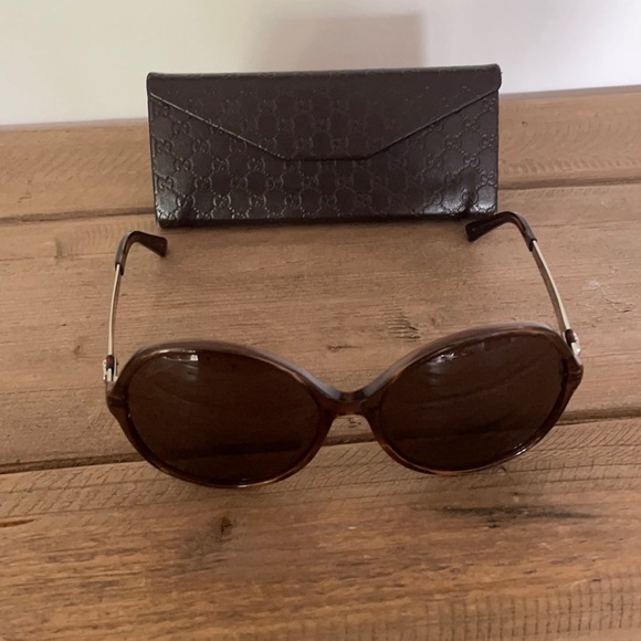 Authentic Gucci sunglasses with case - Picture 1 of 13